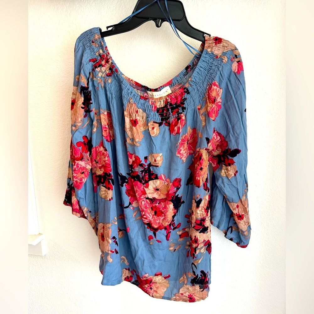 Off the shoulder shirt from Lovestitch boutique, size Medium, tags attached